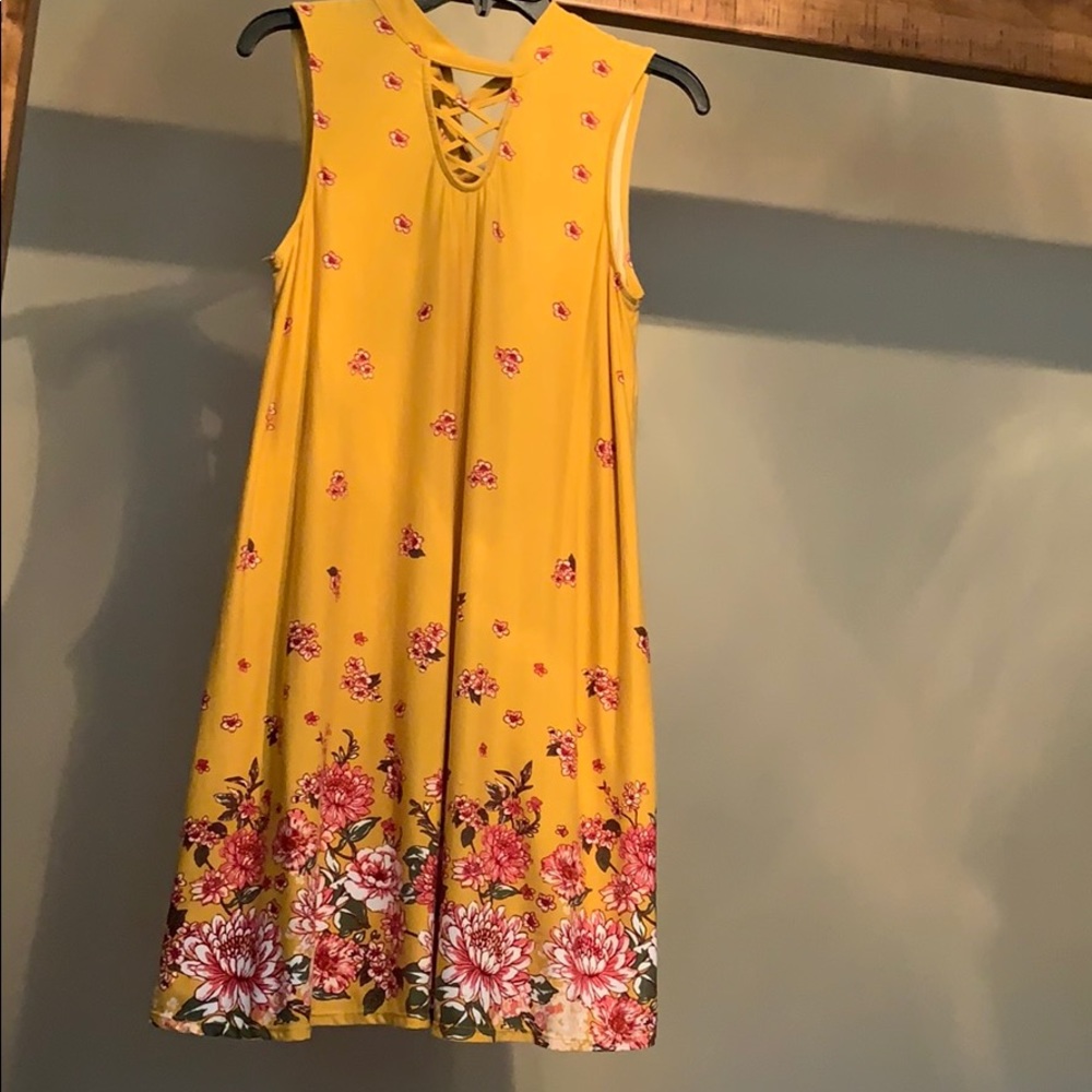Super cute mustard and floral dress!